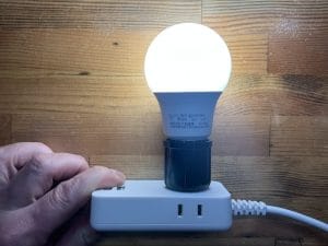 ダイソーLED電球40Wとソケット
