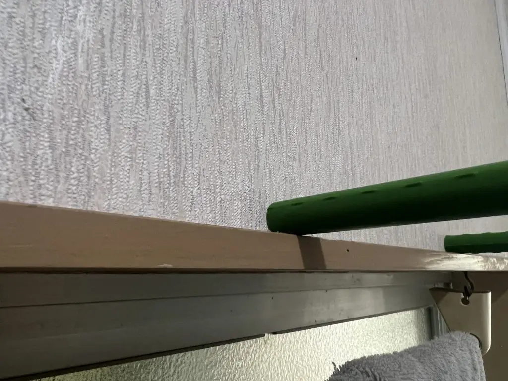 ダイソーの園芸用支柱で物干し