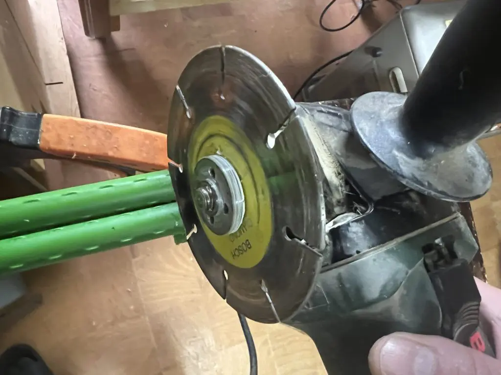 ダイソーの園芸用支柱で物干し