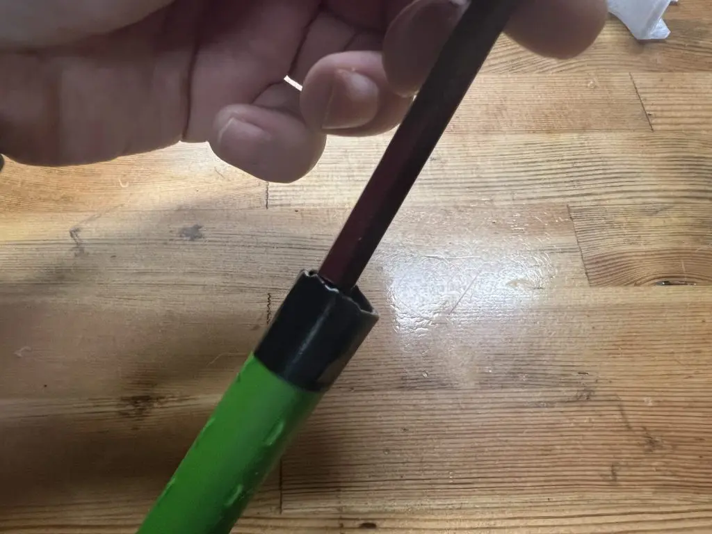 ダイソーの園芸用支柱で物干し