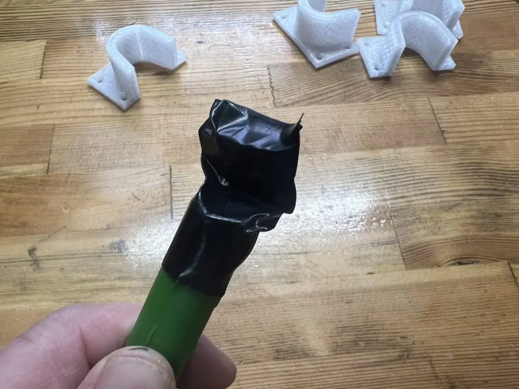 ダイソーの園芸用支柱で物干し