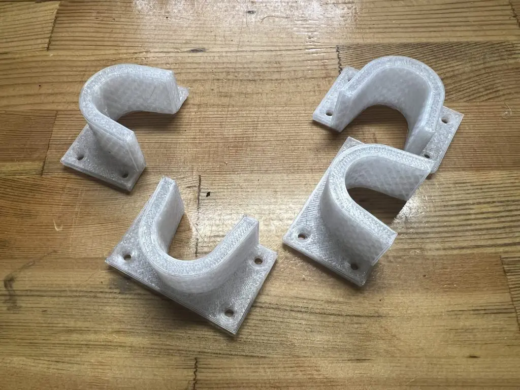 ダイソーの園芸用支柱で物干し