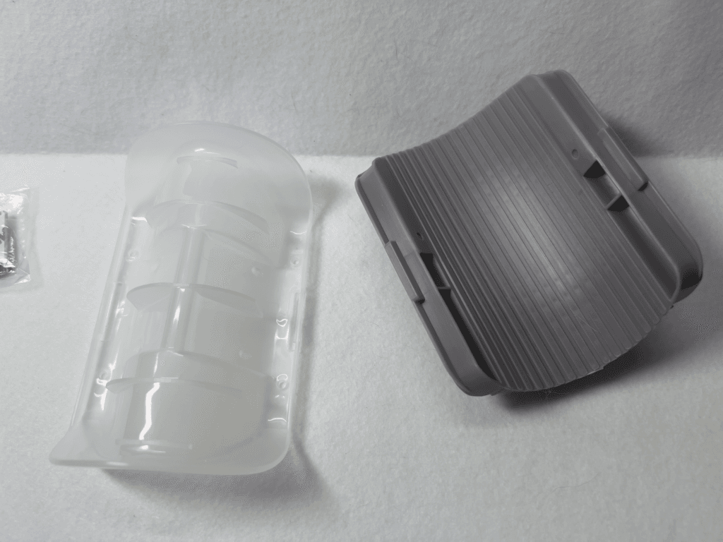 セリア　セルフグルーミングブラシ