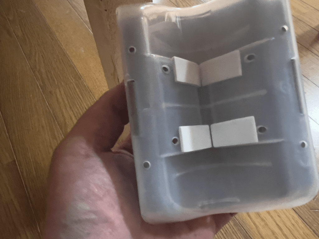 セリア　セルフグルーミングブラシ