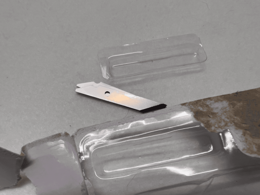 セリアのペーパークラフト用デザインナイフ ブラック