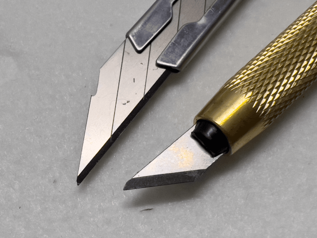 セリア　細工用カッターとペーパークラフト用デザインナイフ