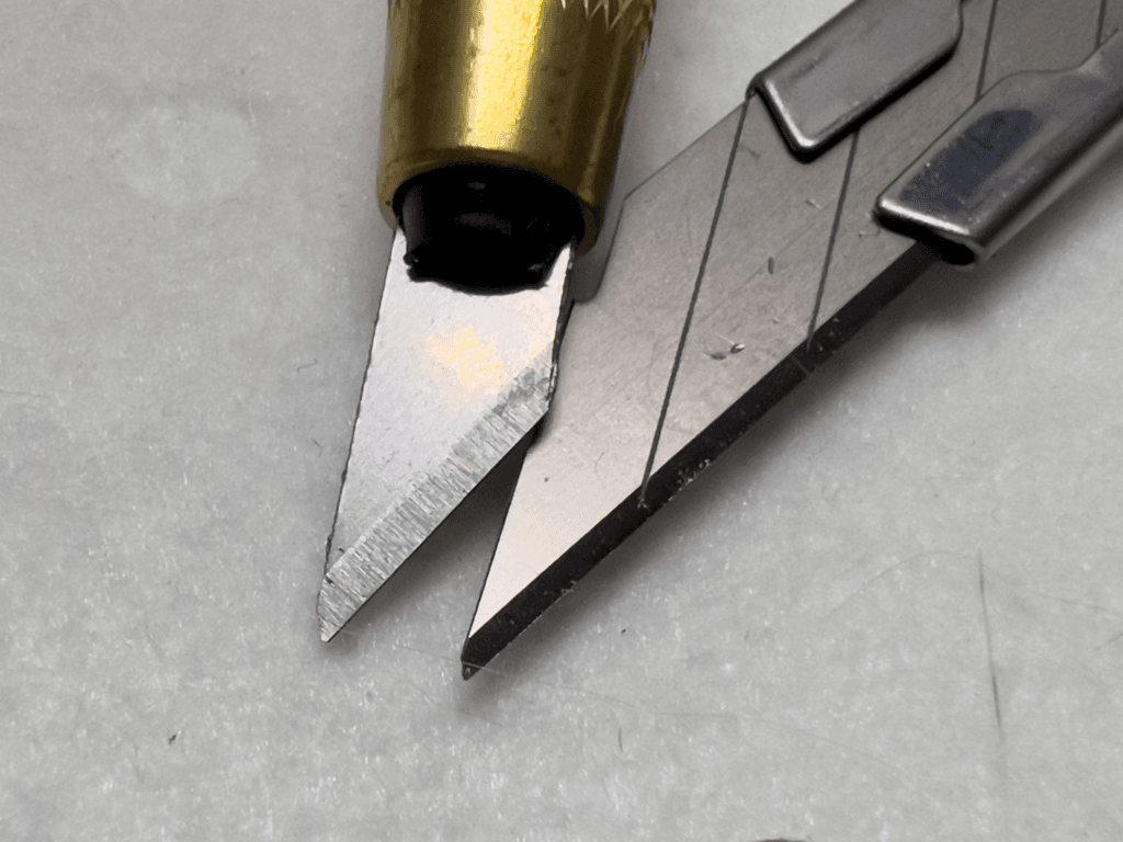 セリア　細工用カッターとペーパークラフト用デザインナイフ