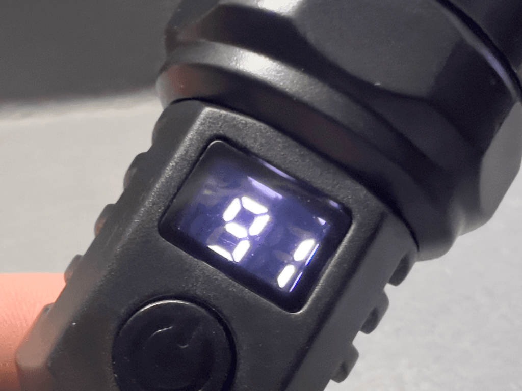 ダイソー 充電式LEDライト