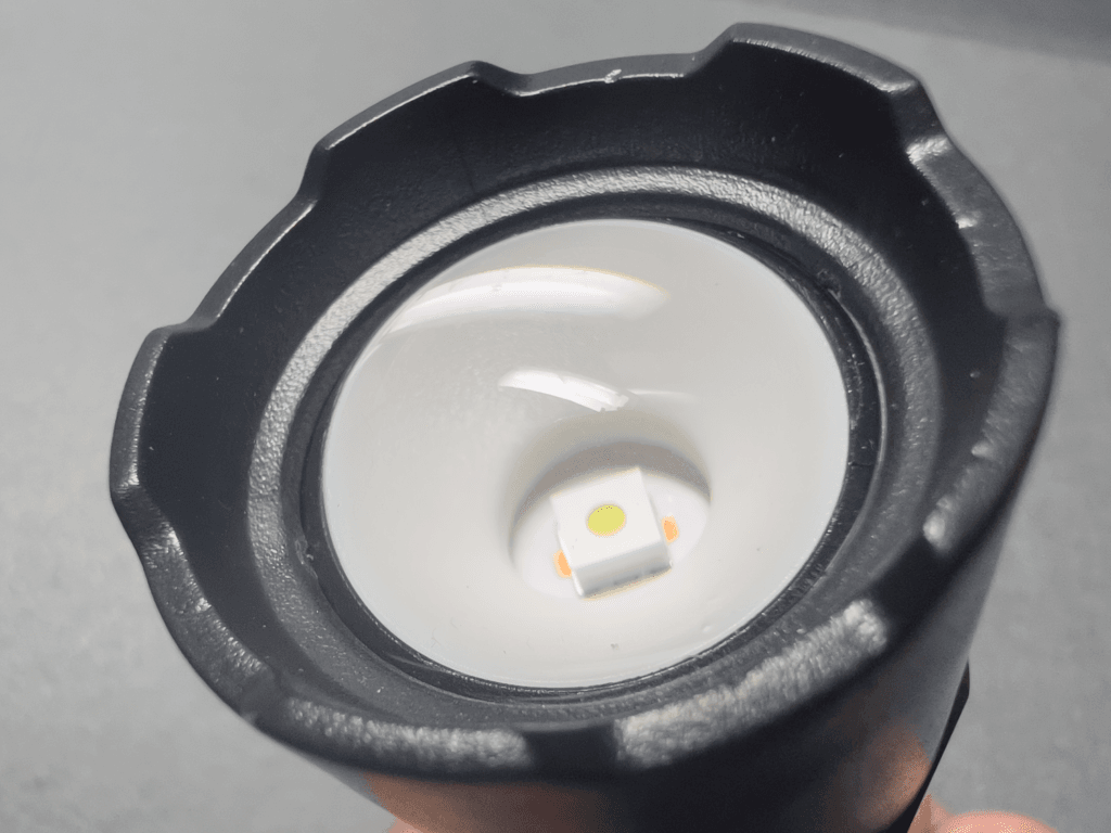 ダイソー 充電式LEDライト