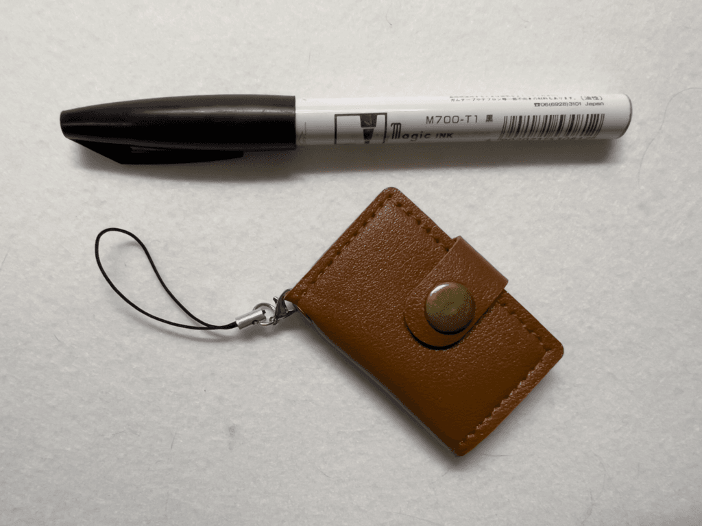 セリア　ミニメモ帳ノート風ストラップ付