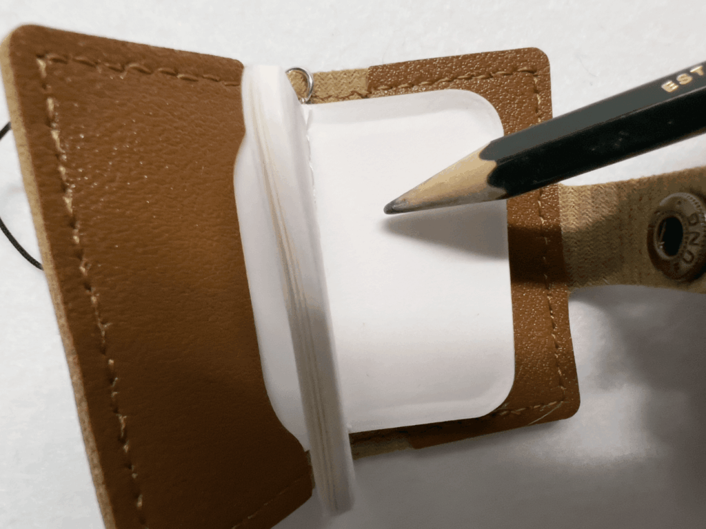 セリア　ミニメモ帳ノート風ストラップ付