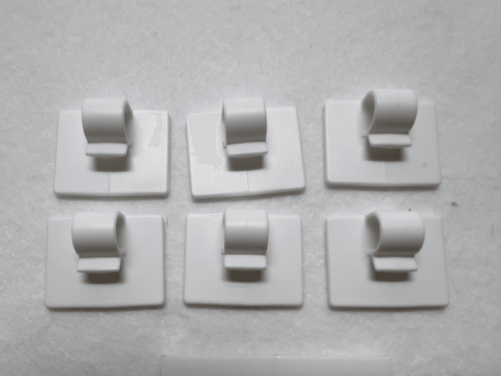 ダイソー　ワイド粘着コードフック