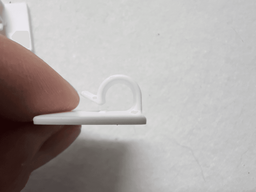 ダイソー　ワイド粘着コードフック