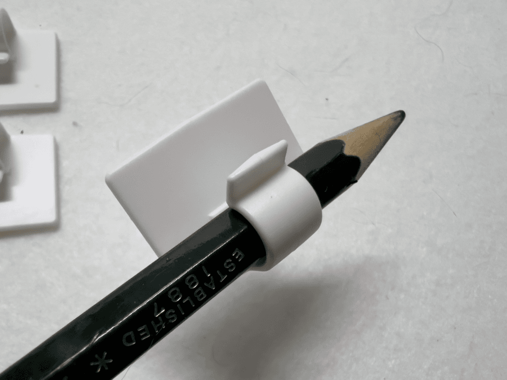 ダイソー　ワイド粘着コードフック