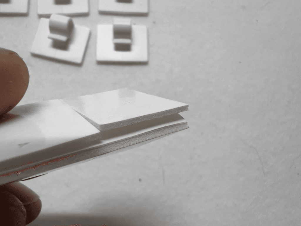 ダイソー　ワイド粘着コードフック