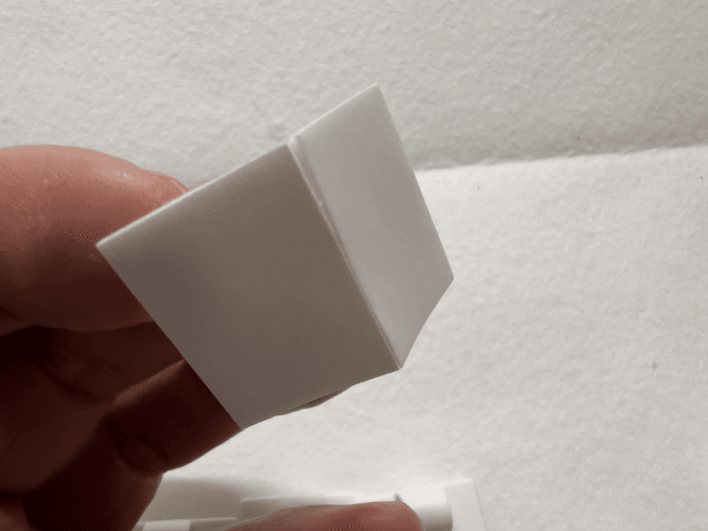 ダイソー　ワイド粘着コードフック