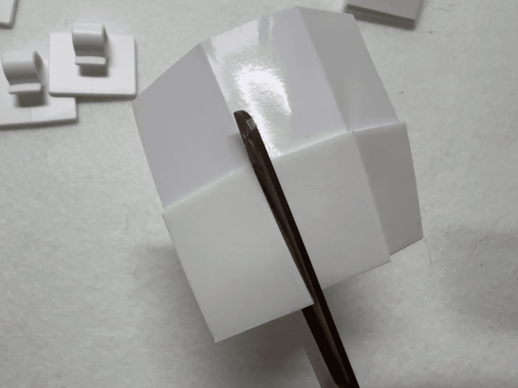 ダイソー　ワイド粘着コードフック