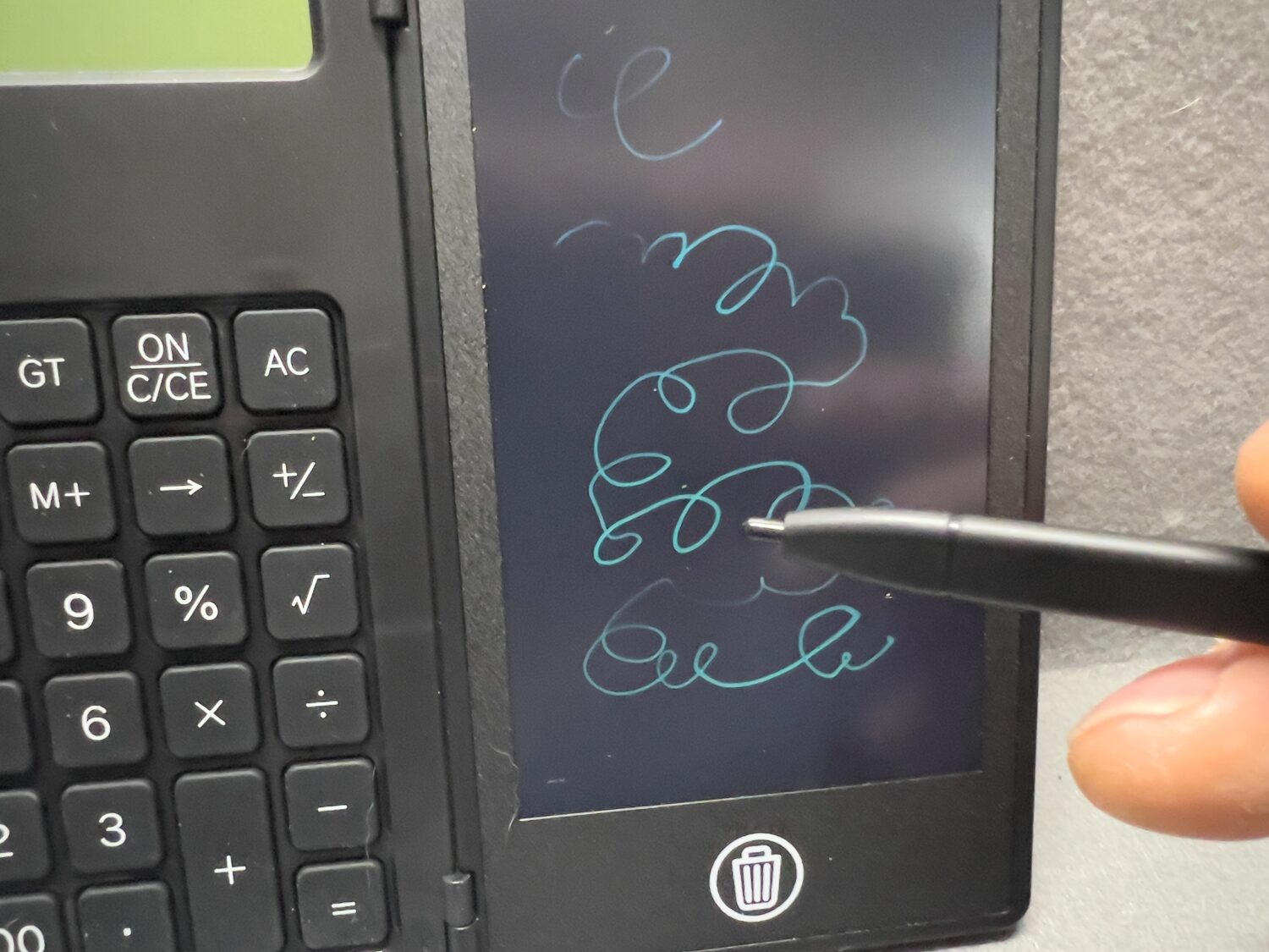 ダイソー　電卓＋電子メモパッド