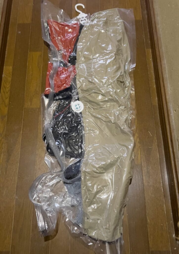 ダイソー　ダニ対策吊るせる衣類圧縮袋
