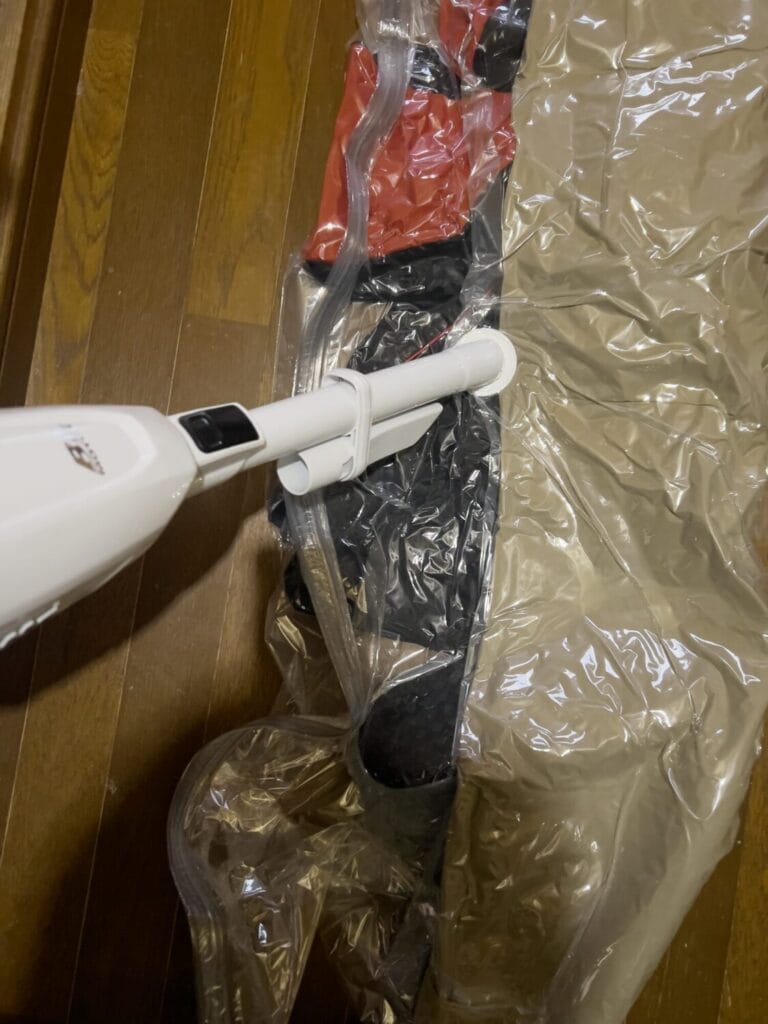 ダイソー　ダニ対策吊るせる衣類圧縮袋